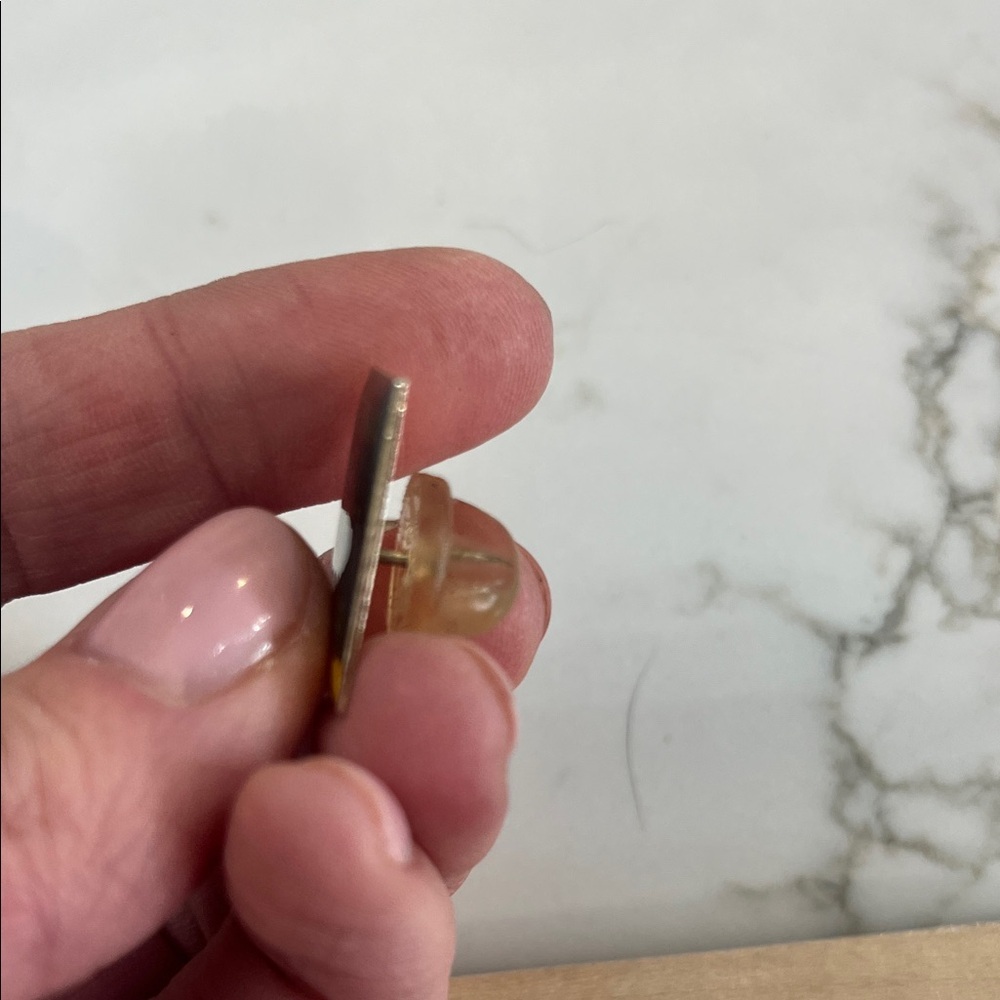 Colorful Single and Looking to Mingle Pin - Picture 3 of 4